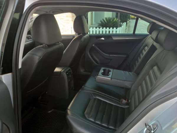Tirane, shes makine Volkswagen Jetta 1,6 TDI Bluemotion Viti 2011, Nafte, gri metalizato manuale Klima 130.800 km 7.900 €