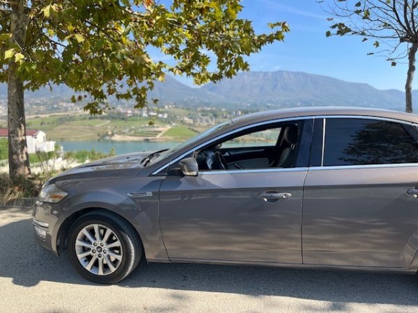 Tirane, shitet makine Ford Mondeo Nafte, kafe automatik Kondicioner 89.400 km 10.500 €