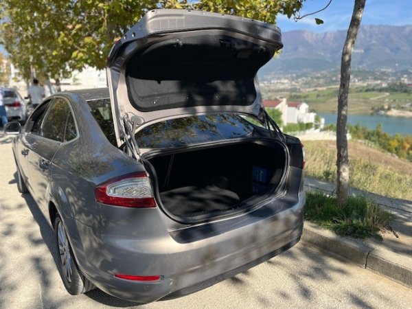 Tirane, shitet makine Ford Mondeo Nafte, kafe automatik Kondicioner 89.400 km 10.500 €