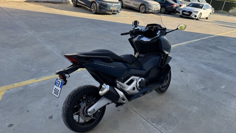 Tirane, shes Scooter Honda Forza 750 , blu 3.600 km 14.000 €