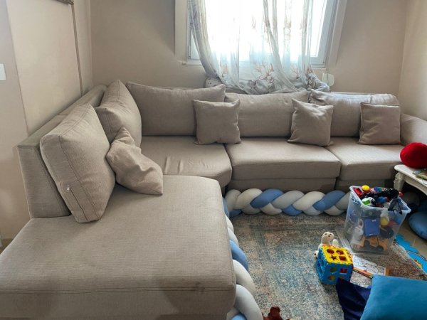 Tirane, shes Kend , tavoline mesi dhe etazhier 35.000 leke