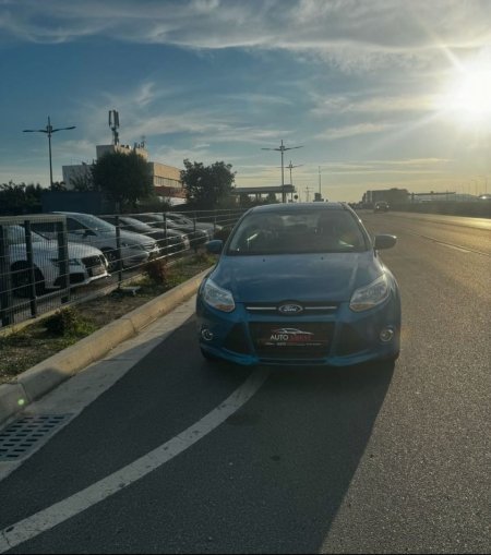 Durres, shes makine Ford Focus 2.0 Automatik Benzin, blu e errët automatik Klima 160.000 km 4.500 €