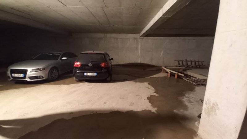 Tirane, shitet ambjent biznesi Kati -2, 20 m² (5 maj)