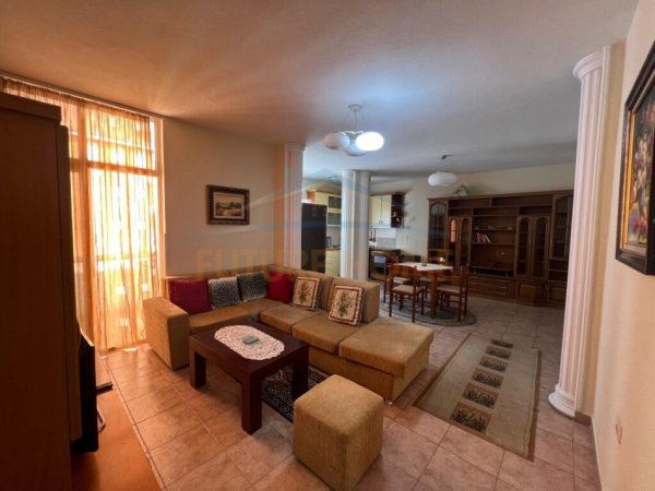 Tirane, jepet me qera apartament 1+1 Kati 5, 76 m² 550 € (Bllok)
