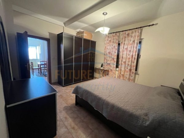 Tirane, jepet me qera apartament 1+1 Kati 5, 76 m² 550 € (Bllok)