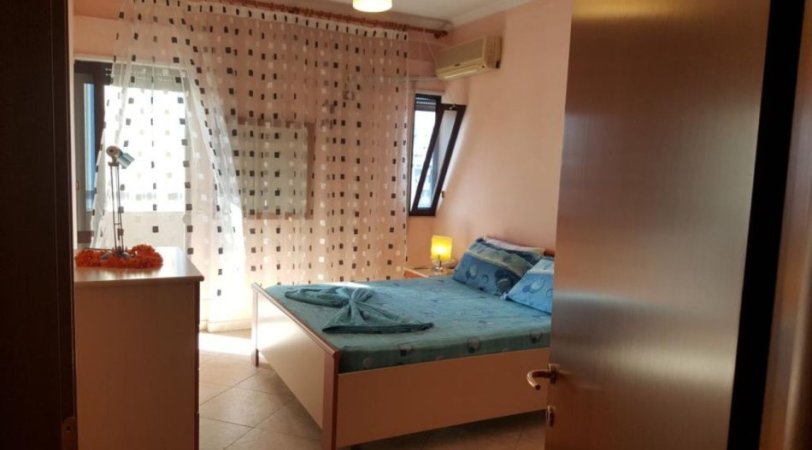Tirane, jepet me qera apartament 1+1 Kati 8, 70 m² 500 € (Garda)