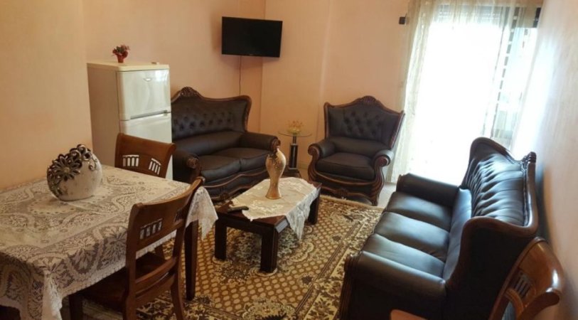 Tirane, jepet me qera apartament 1+1 Kati 8, 70 m² 500 € (Garda)