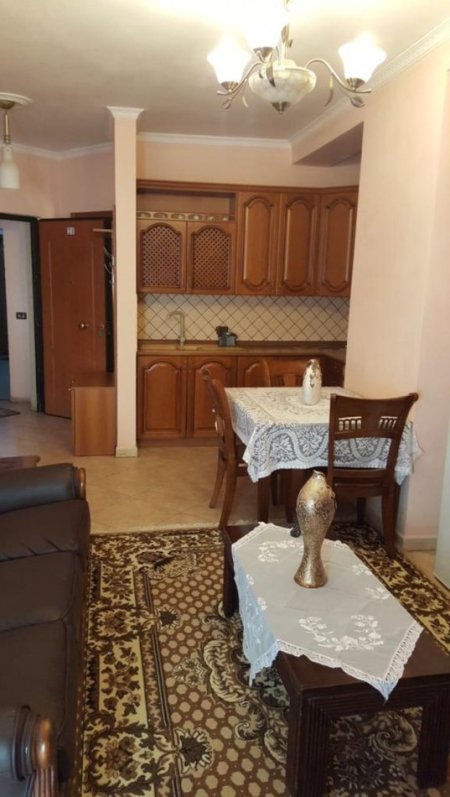Tirane, jepet me qera apartament 1+1 Kati 8, 70 m² 500 € (Garda)