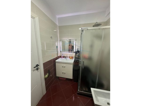 Tirane, jepet me qera apartament 1+1 Kati 6, 75 m² 850 € (KOMUNA E PARISIT)