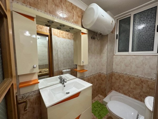 Tirane, jepet me qera apartament 2+1 Kati 5, 100 m² 800 € (Toptani Center)