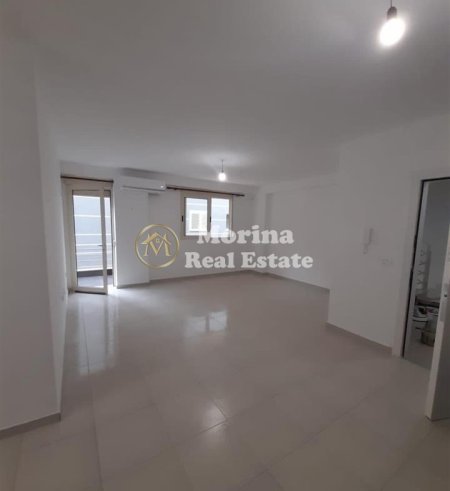 Tirane, jepet me qera apartament 1+1 Kati 3, 76 m² 270 € (Shkoze)
