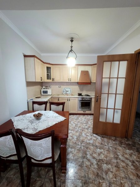 Tirane, jepet me qera apartament 2+1+Ballkon Kati 6, 95 m² 550 € (Bulevardi Zogu I)