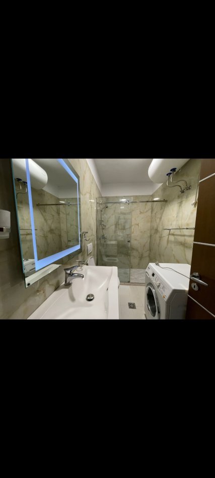Tirane, jepet me qera apartament 2+1 Kati 4, 120 m² 600 € (Kinostudio)