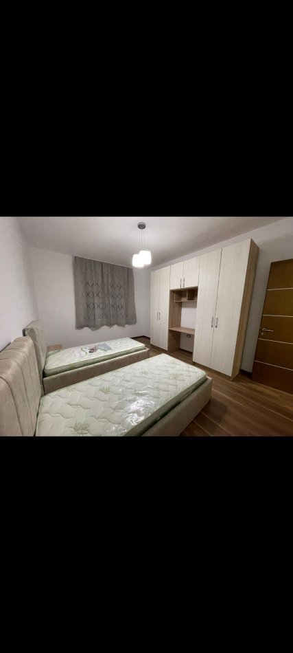 Tirane, jepet me qera apartament 2+1 Kati 4, 120 m² 600 € (Kinostudio)