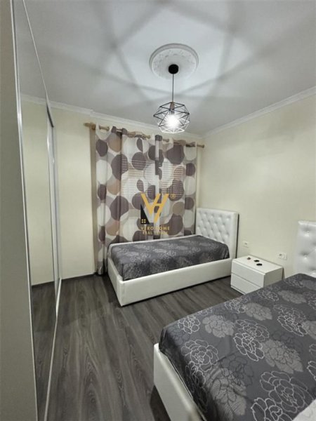Tirane, jepet me qera apartament 2+1+Ballkon Kati 2, 90 m² 450 € (FRESKU)