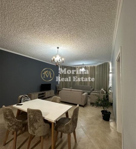 Tirane, jepet me qera apartament 3+1 Kati 3, 160 m² 1.200 € (Rruga Kosovarve)