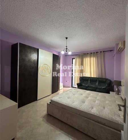 Tirane, jepet me qera apartament 3+1 Kati 3, 160 m² 1.200 € (Rruga Kosovarve)