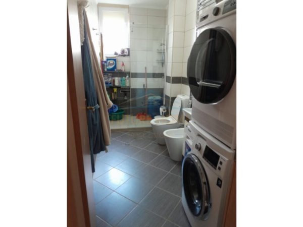 Tirane, shitet apartament 1+1 Kati 2, 75 m² 90.000 € (Shkoze)