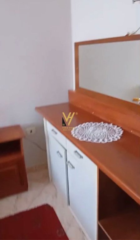 Tirane, jepet me qera apartament 1+1+Ballkon Kati 2, 65 m² 450 € (QENDRA KRISTAL)