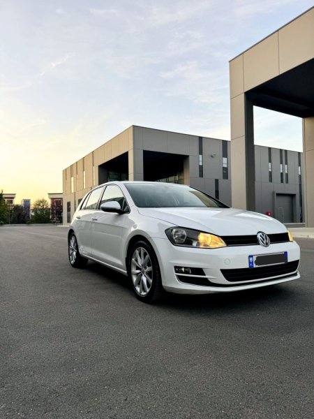 Tirane, shes makine GOLF 7 BLUEMOTIIN 2.0 TDI VITI 2015 Nafte, e bardhë automatik Klima 166.000 km 12.000 €
