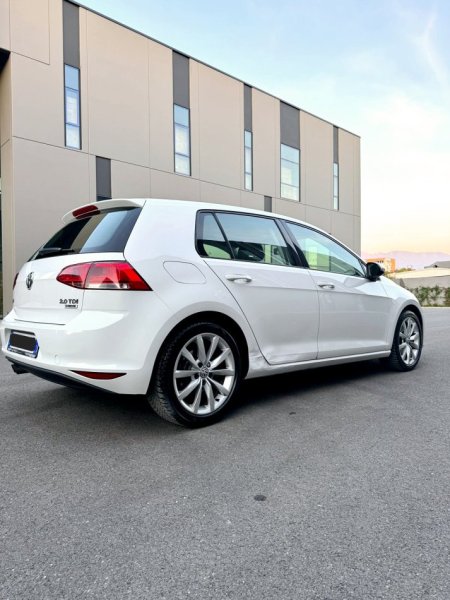 Tirane, shes makine GOLF 7 BLUEMOTIIN 2.0 TDI VITI 2015 Nafte, e bardhë automatik Klima 166.000 km 12.000 €