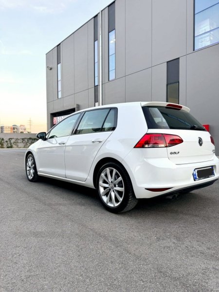 Tirane, shes makine GOLF 7 BLUEMOTIIN 2.0 TDI VITI 2015 Nafte, e bardhë automatik Klima 166.000 km 12.000 €