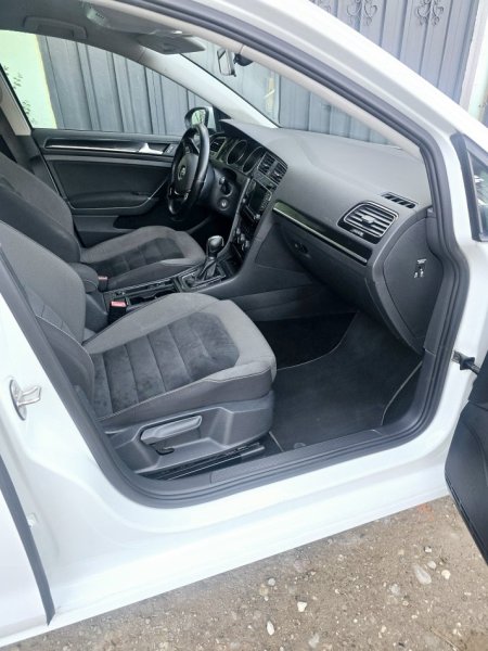 Tirane, shes makine GOLF 7 BLUEMOTIIN 2.0 TDI VITI 2015 Nafte, e bardhë automatik Klima 166.000 km 12.000 €