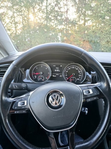 Tirane, shes makine GOLF 7 BLUEMOTIIN 2.0 TDI VITI 2015 Nafte, e bardhë automatik Klima 166.000 km 12.000 €