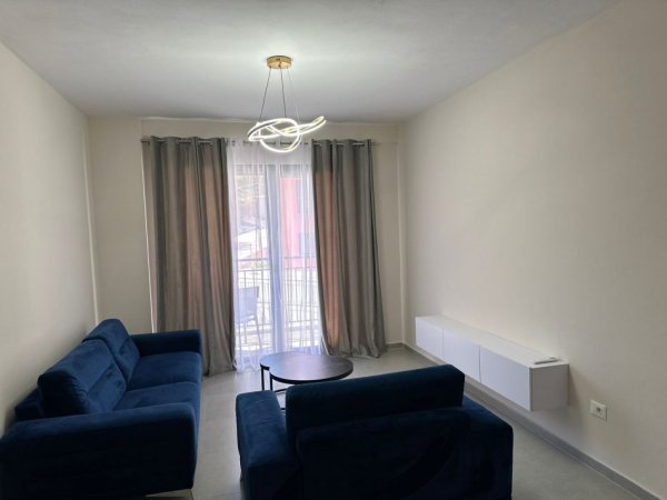 Tirane, jepet me qera apartament 1+1+Ballkon Kati 2, 65 m² 600 € (Kopshti Botanik)