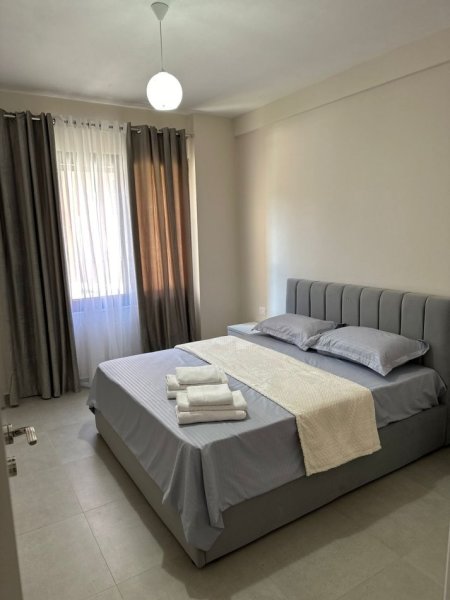 Tirane, jepet me qera apartament 1+1+Ballkon Kati 2, 65 m² 600 € (Kopshti Botanik)