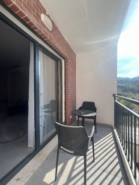 Tirane, jepet me qera apartament 1+1+Ballkon Kati 2, 65 m² 600 € (Kopshti Botanik)