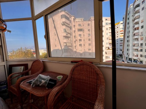 Tirane, jepet me qera apartament 2+1+Ballkon Kati 6, 96 m² 600 € (Bulevardi Zogu i Pare)