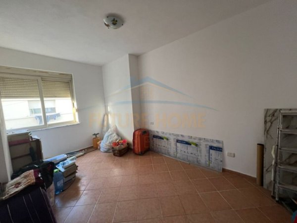 Durres, jap me qera apartament 3+1 Kati 3, 110 m² 400 € 