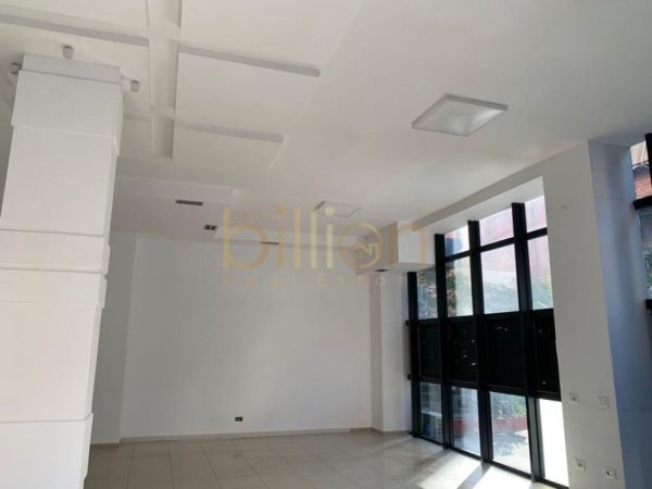JEPET AMBIENT KOMERCIAL PER SHITJE, NE BRRYL! 272000 Euro, ID: Billion3761