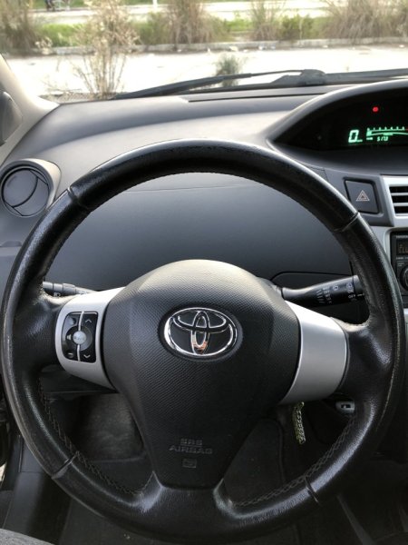 Tirane, shes makine Toyota yaris Benzin+Gaz, e zeze manuale Kondicioner 222.000 km