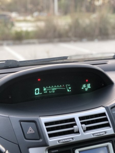 Tirane, shes makine Toyota yaris Benzin+Gaz, e zeze manuale Kondicioner 222.000 km