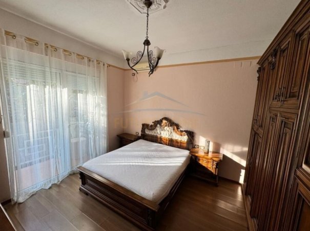 Tirane, jepet me qera apartament 2+1 Kati 2, 120 m² 750 € (RRUGA MYSLYM SHYRI / RRUGA E KAVAJES)
