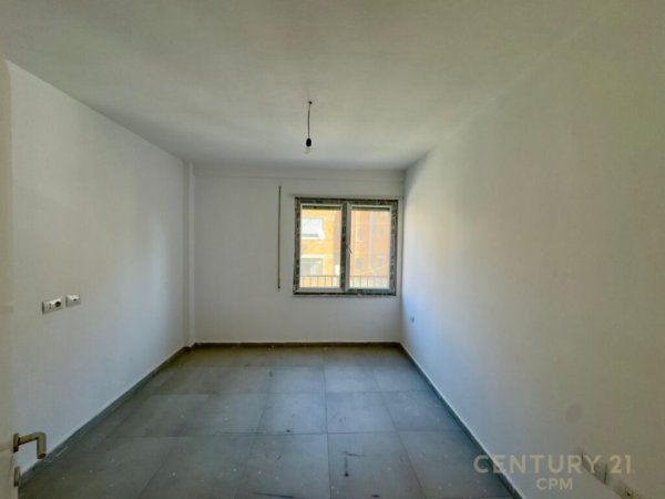 Tirane, jepet me qera apartament 1+1 Kati 1, 60 m² 550 € (Pazari i Ri smart103040)