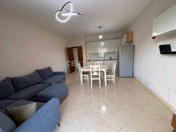 Tirane, jepet me qera apartament 2+1 Kati 2, 118 m² 550 € (Liqeni i Thate Neom103030)