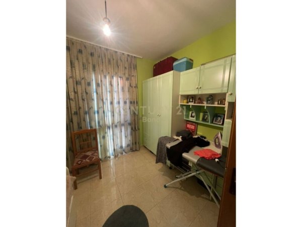 Tirane, jepet me qera apartament 2+1 Kati 2, 94 m² 600 € (Vasil Shanto bond103003)