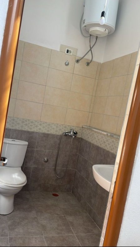 Tirane, jepet me qera 1+1+Ballkon , (Preng Doci)