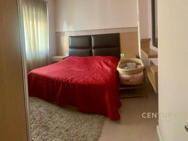 Tirane, jepet me qera apartament 2+1+Aneks+Ballkon Kati 5, 109 m² 600 € (yzberisht)