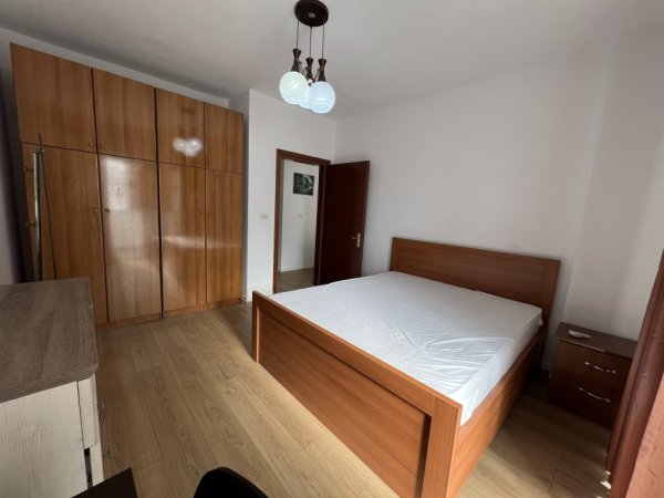 Tirane, jepet me qera apartament 2+1+Ballkon Kati 5, 100 m² 750 € (Rruga Pjeter Bogdani)