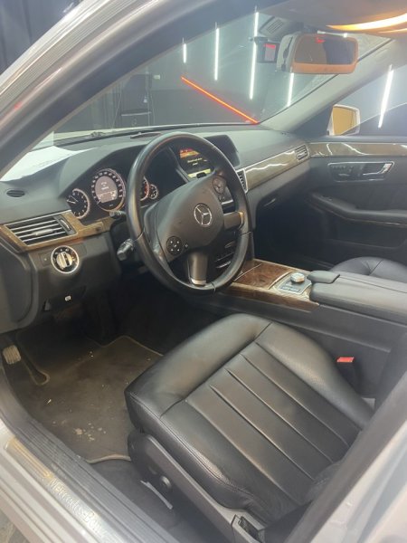 Tirane, shes makine Mercedes-Benz E350 2011 Benzin, gri metalizato automatik Kondicioner 185.000 km 8.000 €