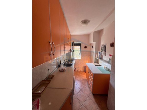 Tirane, jepet me qera apartament 2+1 Kati 2, 500 € (Xhamia Tabakeve)