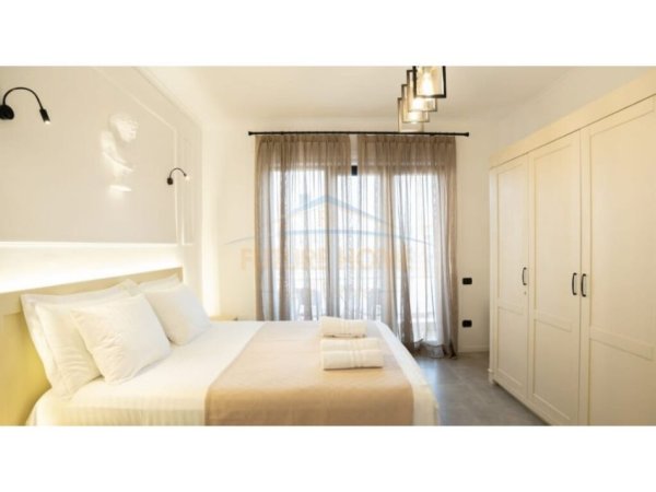 Tirane, jepet me qera apartament 1+1 Kati 4, 67 m² 1.250 € (Rruga Kajo Karafili, Qender)