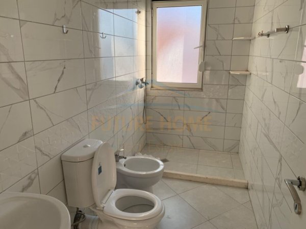 Durres, jepet me qera apartament 2+1+Ballkon Kati 5, 78 m² 250 € (ZJARRFIKJSA)