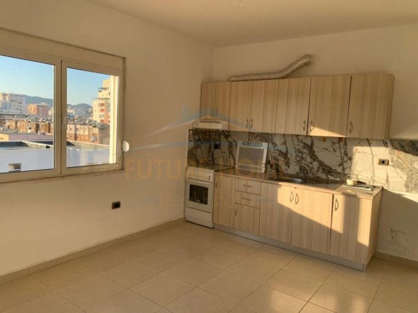 Durres, jepet me qera apartament 2+1+Ballkon Kati 5, 78 m² 250 € (ZJARRFIKJSA)