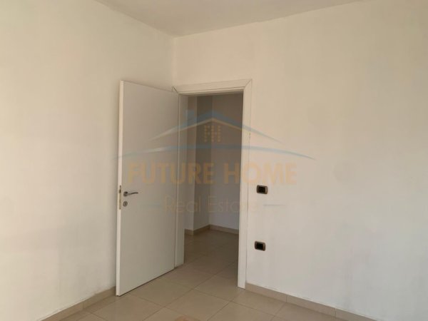Durres, jepet me qera apartament 2+1+Ballkon Kati 5, 78 m² 250 € (ZJARRFIKJSA)