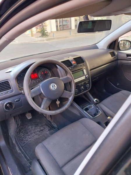 Tirane, shes makine Golf 5 Nafte, e zeze manuale Kondicioner 258.817 km 3.800 €